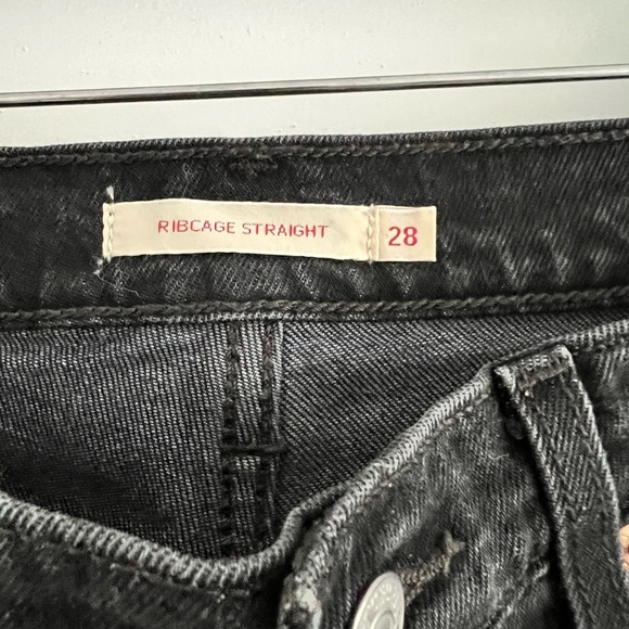 Levi’s Ribcage Straight - Picture 3 of 5